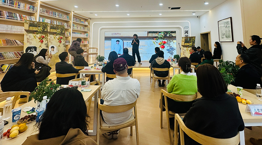 音符里的“回鄉(xiāng)路”：《紅石榴餐廳》用音樂(lè)烹制新疆煙火氣